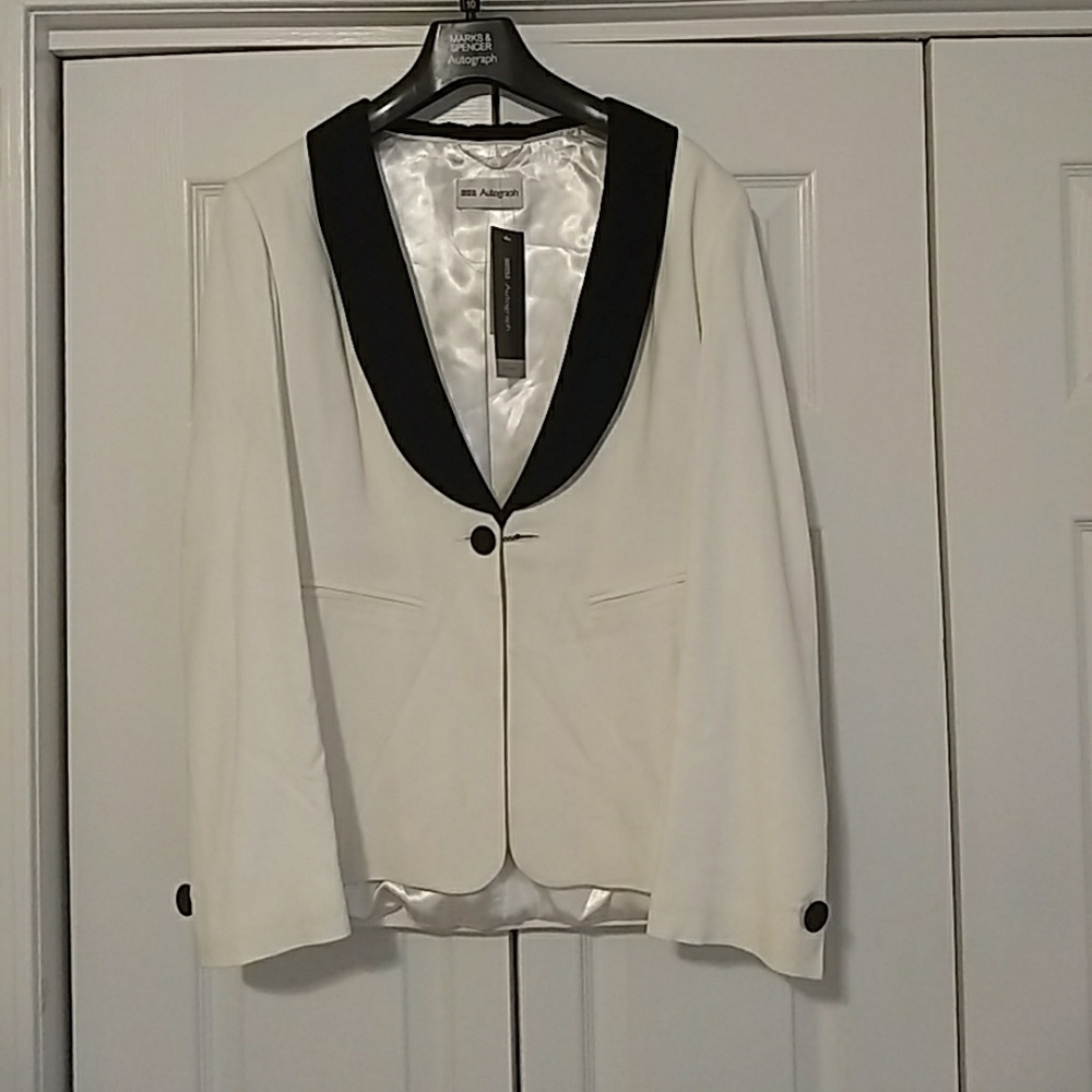 Stunning White Blazer/Tuxedo Jacket